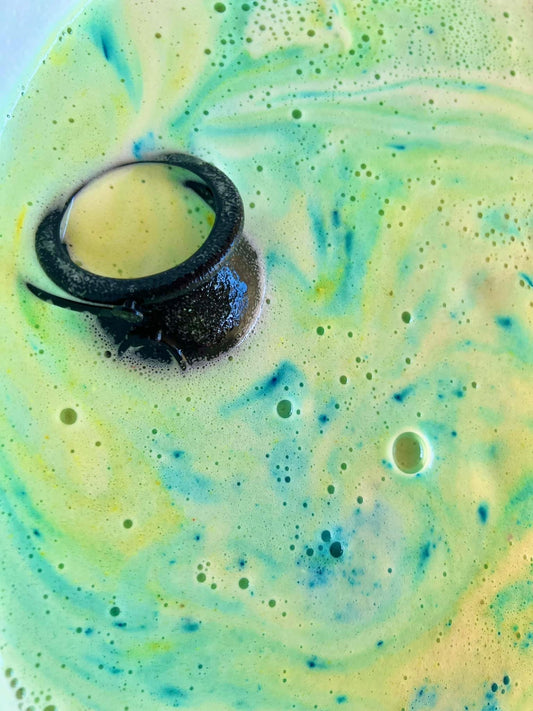 Cauldron bath bomb